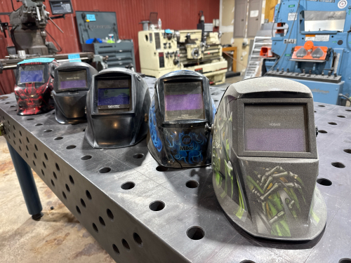 LOT OF (4) ASSTS WELDING HELMETS: MILLER QTOSZ87W3/8-13, MILLER DIGITAL ELITE OTOSZ87W3/8-13, MILLER CLASSICAL SERIES & KLUTCH: #48750/48751 & (1) WELDING GOGGLES MODEL:LY-100R
