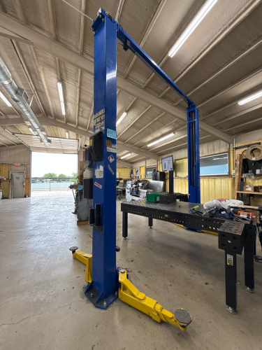 FORWARD LIFT MODEL: DP10AN200M CAPACITY: 10,000 , SN: NFJ14F0016
