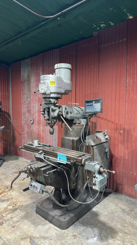 BRIDGEPORT VERTICAL MILLING MACHINE NO:352857 VARIABLE SPINDLE SPEED:60-4200RPM WITH NEWALL DP700 SCREEN