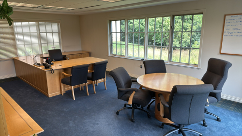 EXECUTIVE OFFICE U SHAPE DESK, ROUND TABLE, CREDENZA W/ HUTCH, (5) OFFICE CHAIRS AND (2) SIDE CHAIRS