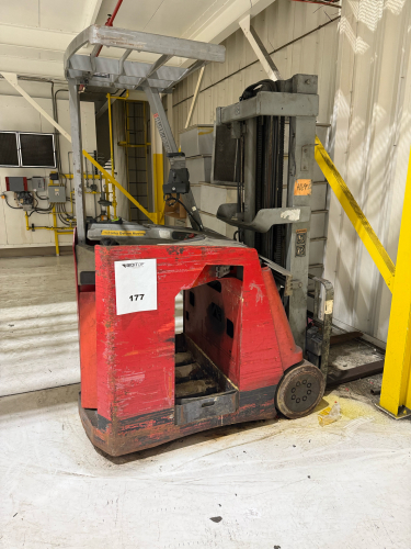 DOCKSTOCKER FORKLIFT MODEL: DSS350 FOR PARTS