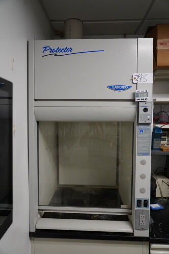 LABCONCO PROTECTOR 303002 CHEMICAL FUME HOOD; WITH LABCONCO 500 GUARDIAN AIRFLOW MONITOR; Ser No: 170237871 D