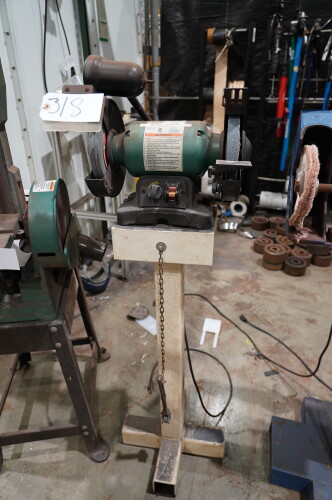 2017 GRIZZLY 8" VARIABLE-SPEED DOUBLE END BENCH GRINDER; GRINDING WHEEL SIZE 8" X 1", ARBOR SIZE 5/8", WEIGHT 41 Lbs.; Ser No: WDGR00276