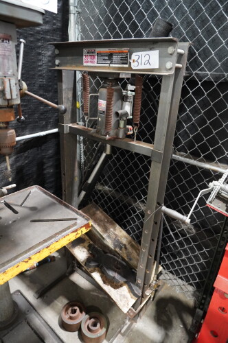 CENTRAL MACHINERY 20 TON SHOP PRESS ; 40,000LB CAPACITY, INCLUDE 20 TON PITTSBURGH HYDRAULIC BOTTLE JACK; Ser No: 37951844