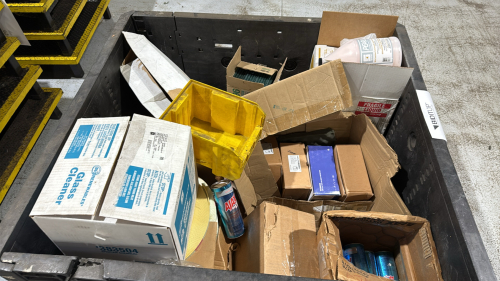 LOT OF ASSORTES CLEANING SUPPLIES