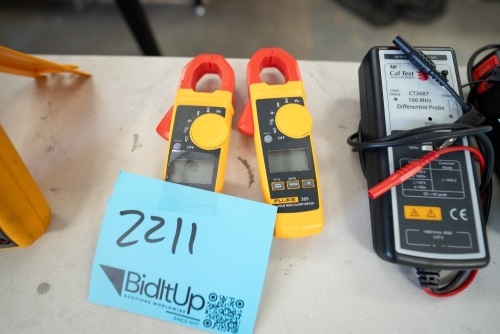 LOT OF (2) FLUKE 325 TRUE RMS CLAMP METER