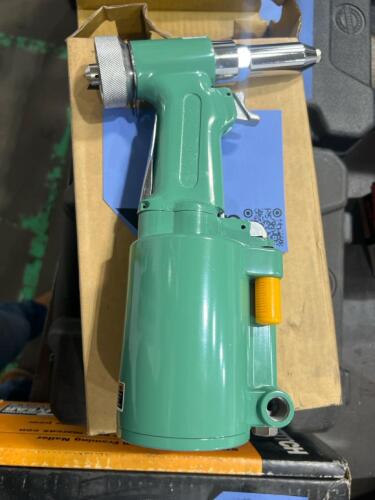 Speedaire 3CRH5 Pneumatic Rivet Gun