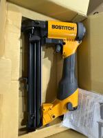 Bostitch 438S2R-1 16-Gauge Pneumatic Wide-Crown Roofing Stapler (1&rdquo; crown, &frac12;&rdquo;&ndash;1&frac12;&rdquo; leg)