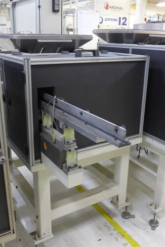 Rodix Feeder Cube and Vibratory Bowl