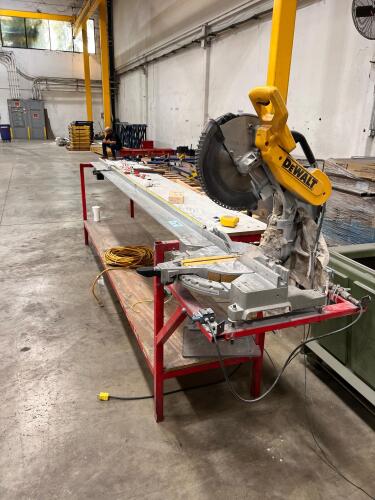 12&rdquo; Dewalt Dbl Bevel Compound Miter w/ table