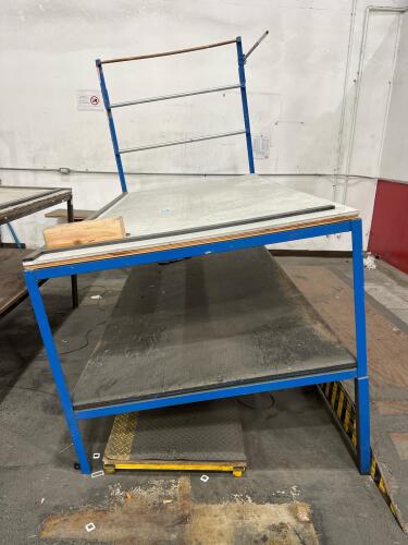 Slanted Table for Window Screen Application