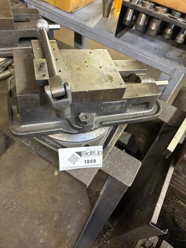 Milling Vise With Swivel Base