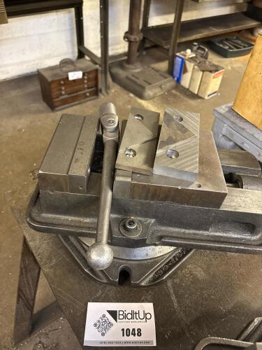 Milling Vise With Swivel Base