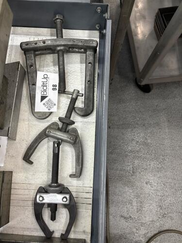 Lot of Gear Pullers