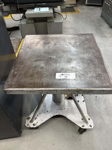 Raymond Hydraulic Pedestal Lift Table