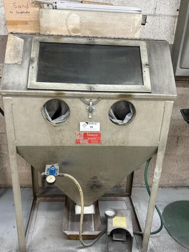 Trinco Dry Blast Sandblasting Cabinet