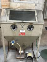Trinco Dry Blast Sandblasting Cabinet