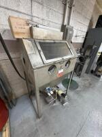 Trinco Dry Blast Sandblasting Cabinet - 4