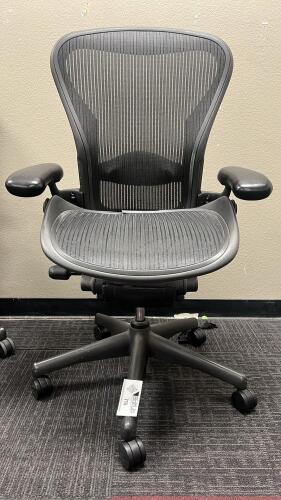 Herman Miller Aeron Office Chair &ndash; Ergonomic Mesh with Adjustable Arms