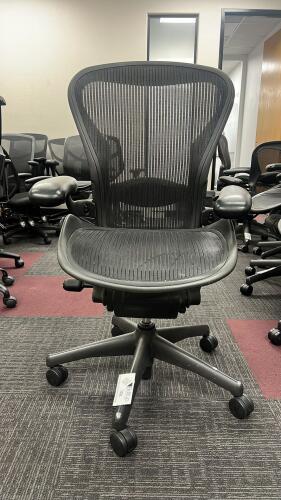 Herman Miller Aeron Office Chair &ndash; Ergonomic Mesh with Adjustable Arms