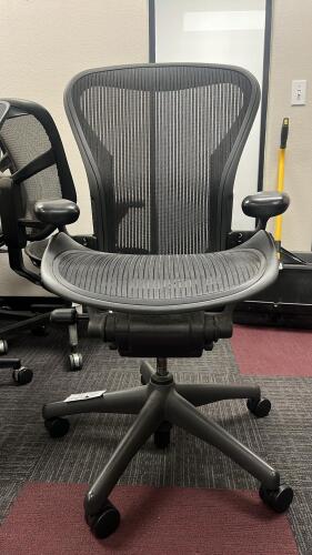 Herman Miller Aeron Office Chair &ndash; Ergonomic Mesh with Adjustable Arms