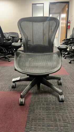 Herman Miller Aeron Office Chair &ndash; Ergonomic Mesh with Adjustable Arms