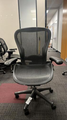 Herman Miller Aeron Office Chair &ndash; Ergonomic Mesh with Adjustable Arms