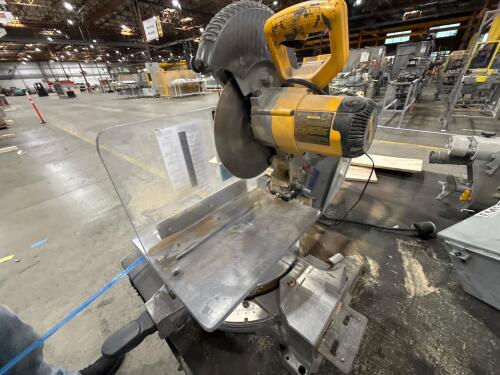 DeWALT Compound Miter Saw
