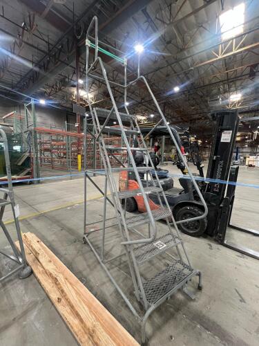 Unline 8 step ladder