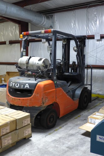 Toyota 8FGU25 Propane-Powered 5,000 lb. Pneumatic Forklift