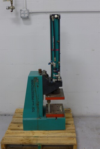 8 Ton Capacity, 90 psi; S/N 67190273