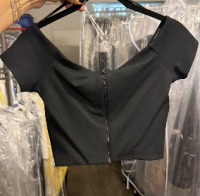 Alice + Olivia black crop top - 2