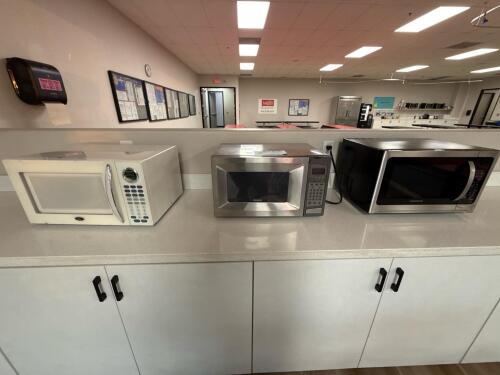 Lot of (3) Kitchen Microwaves