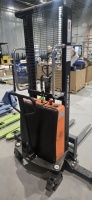NOBLELIFT H.Duty 2200lbs semi electric stacker - 2