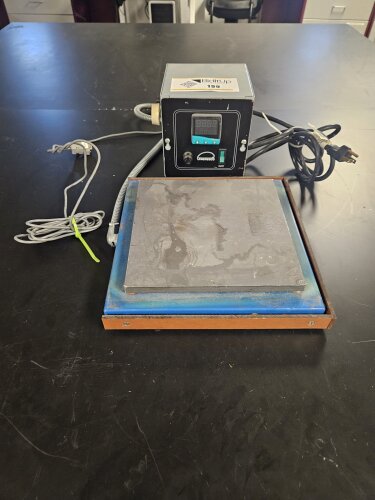 Large high temperature heater plate with temperature controller
