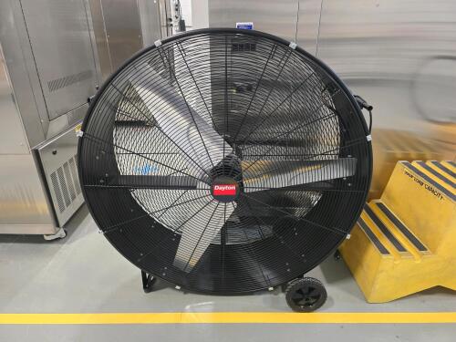 Dayton 45LW12 42" Mobile Fan