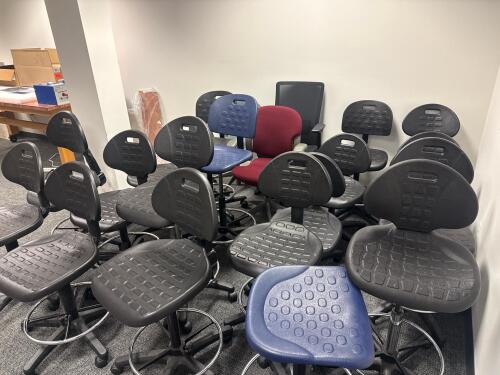 (21 )Desk & Office chairs