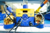 HAKKO FM-203 Desoldering & Soldering Station