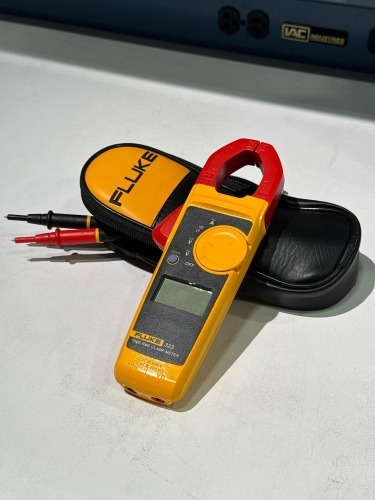 FLUKE 323 TRUE RMS CLAMP METER