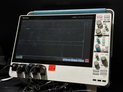 Tektronix MSO54 Mixed Signal Oscilloscope w/ BW5-500 Opt. (4) Tektronix TPP0500B Testing Probes