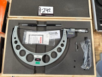 10-11Ó SPI Digital Micrometer w/ 10Ó Standard