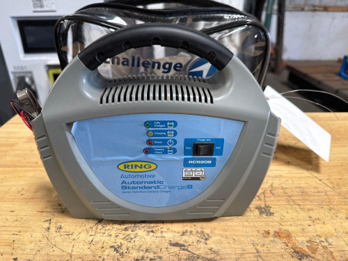 Ring Automotive Fast/Slow Automatic Charger